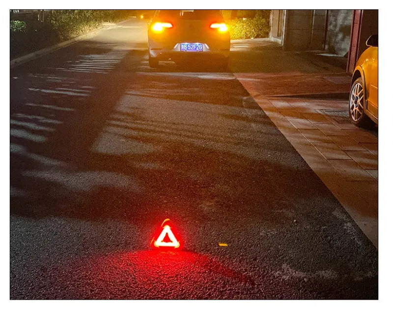 3-in-1 Solar Emergency Warning Light – Portable Safety Alarm Lamp for Camping & Roadside Use