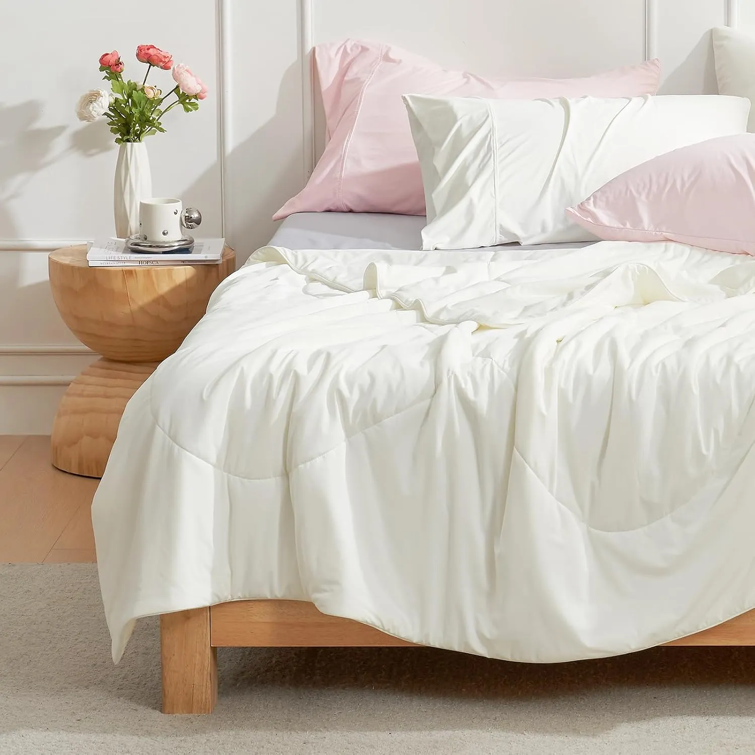 Cozy Bliss Cooling Comforter Queen Size, Cooling Blankets for Hot Sleepers and Night Sweats, Cream Summer Comforter for Queen Size Bed, Breathable Soft Lightweight Silk Smooth