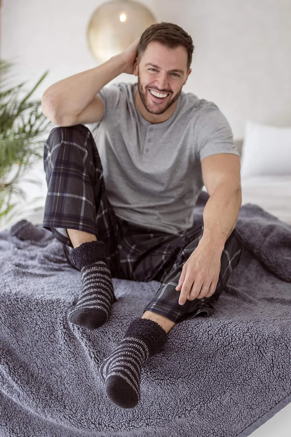HEAT HOLDERS Mens Luxury Cozy Soft Fleece Lined Fluffy Bed Socks for Sleep