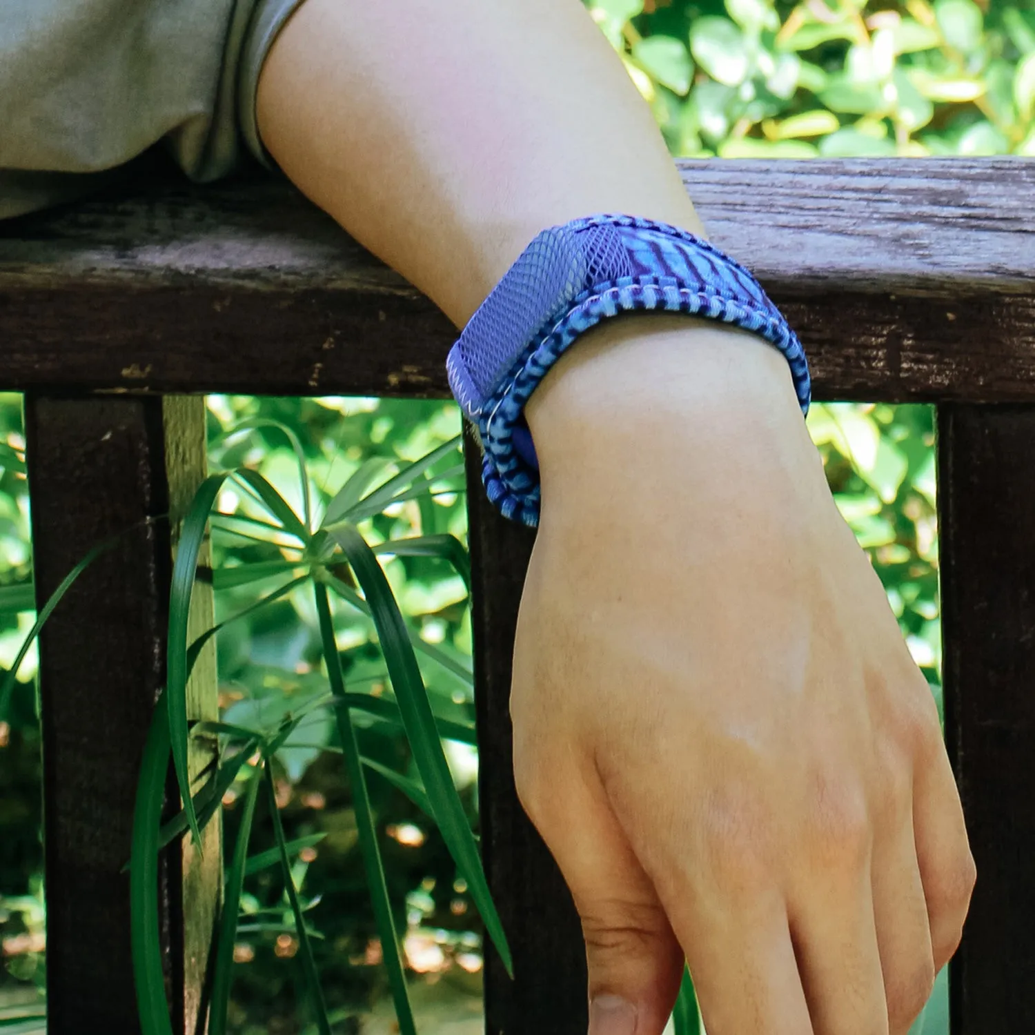 Mosquito Repellent Wristband with 2 refills - Fish