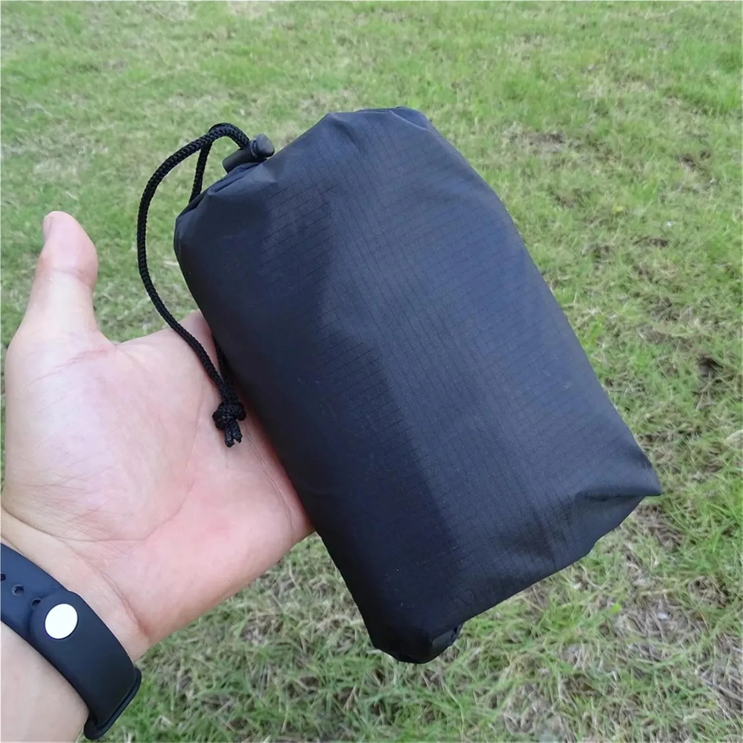 Picnic Blanket Waterproof Camping Mat with Pegs Tent Mattress Outdoor Picnic Blanket Large Portable Pocket Travel Mat Beach Mat Picnic Mat (Black 75 x 210cm)