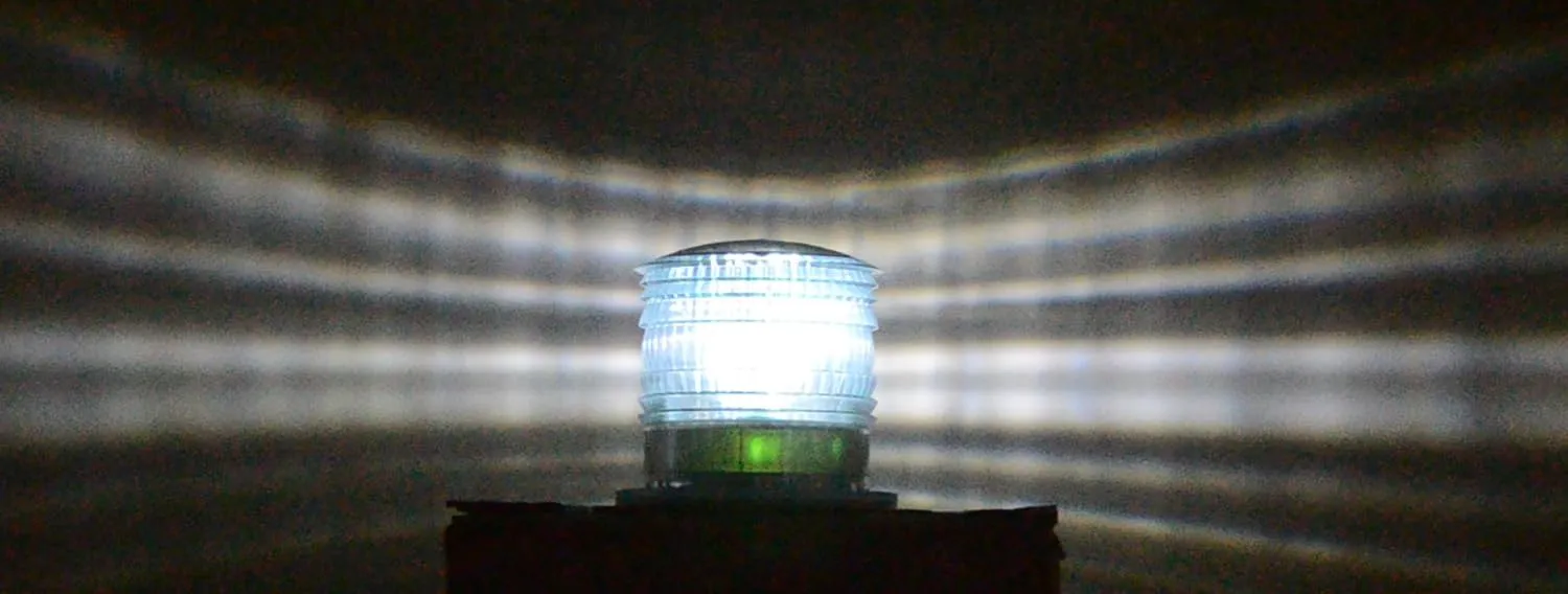 S6LS CLEAR WHITE 2NM IP67 SOLAR STEADY-ON LED Marina Dock Barge Boat Safety Beacon Light